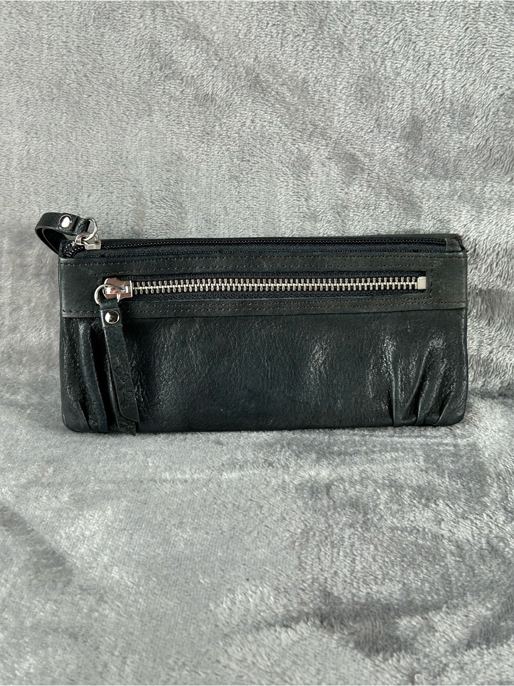Fossil Women's Checkbook Clutch Black Leather Bi-Fold Wallet Card Slots Zipper